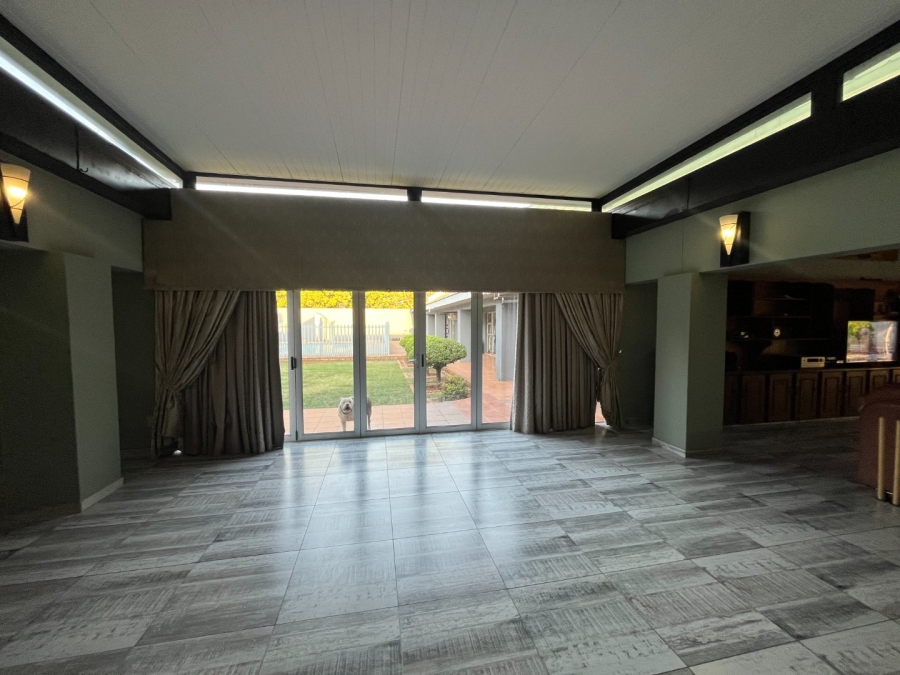 5 Bedroom Property for Sale in Van Der Hoff Park North West